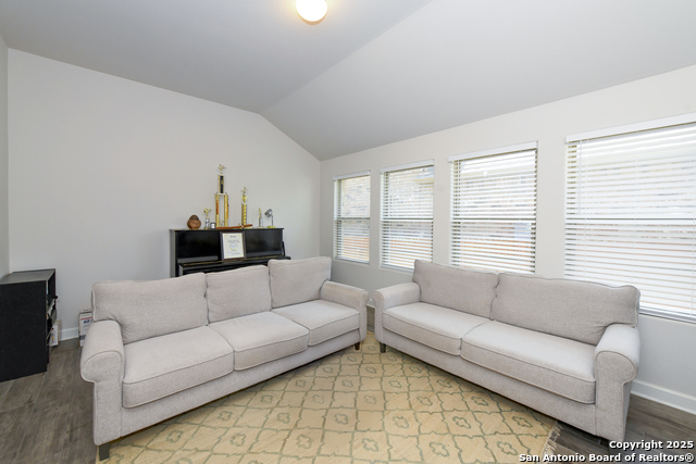 Listing photo id 15 for 1710 Briar Spring