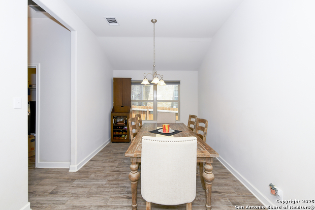 Listing photo id 16 for 1710 Briar Spring