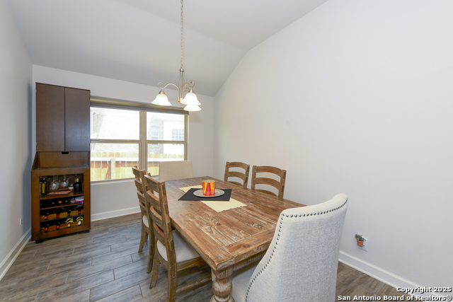 Listing photo id 17 for 1710 Briar Spring