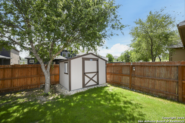 Listing photo id 33 for 1710 Briar Spring