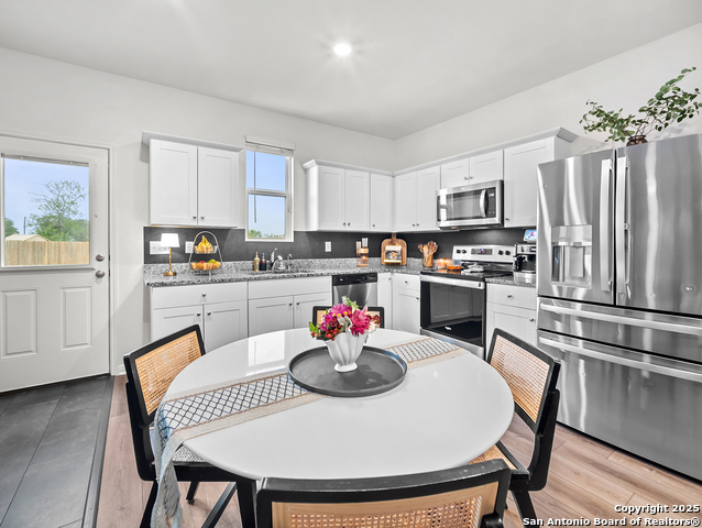 Image 10 of 30 For 5484 Rue Girard