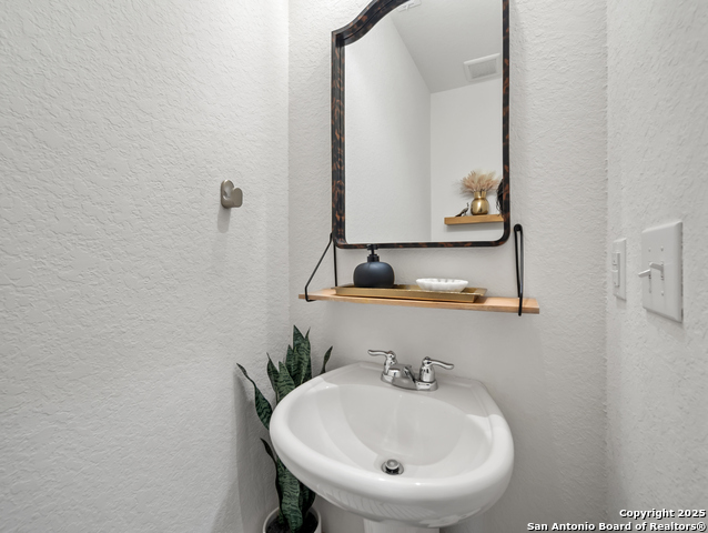 Image 5 of 30 For 5484 Rue Girard