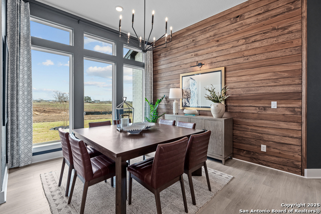 Listing photo id 9 for 718 Niebla Creek