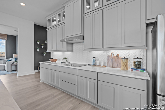 Listing photo id 10 for 718 Niebla Creek