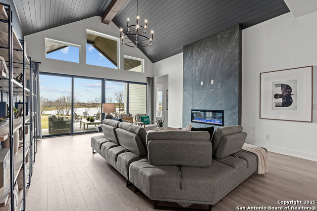 Listing photo id 11 for 718 Niebla Creek