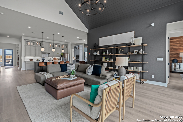 Listing photo id 13 for 718 Niebla Creek