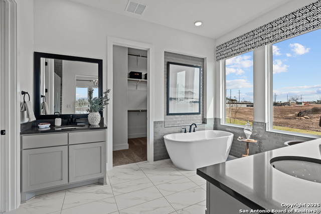 Listing photo id 16 for 718 Niebla Creek