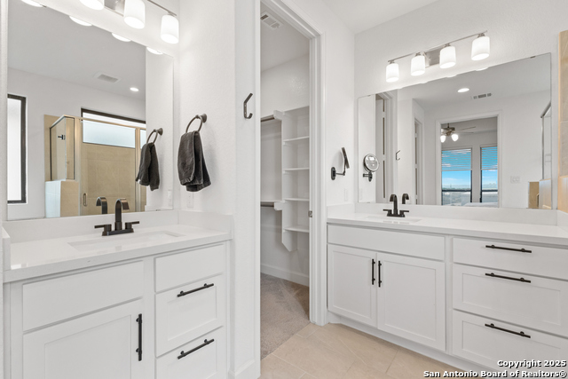 Image 22 of 37 For 250 Navarro  