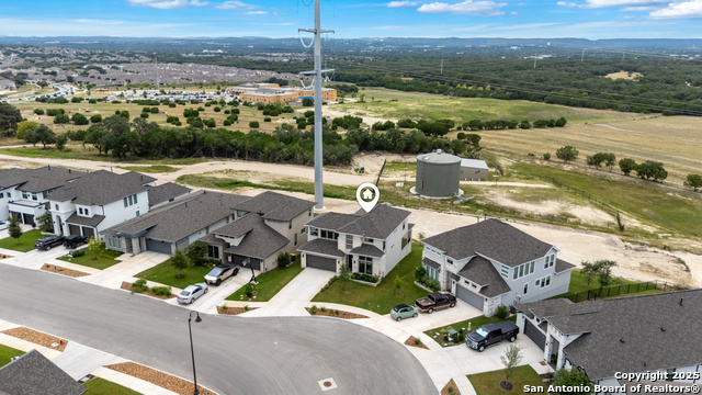 Image 33 of 37 For 250 Navarro  