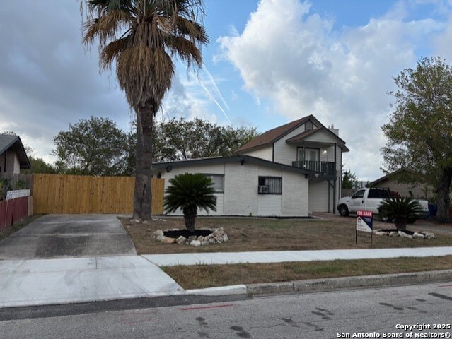 Image 2 of 30 For 5606 Castle Prince