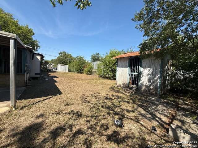 Image 11 of 13 For 6618 Tupper  