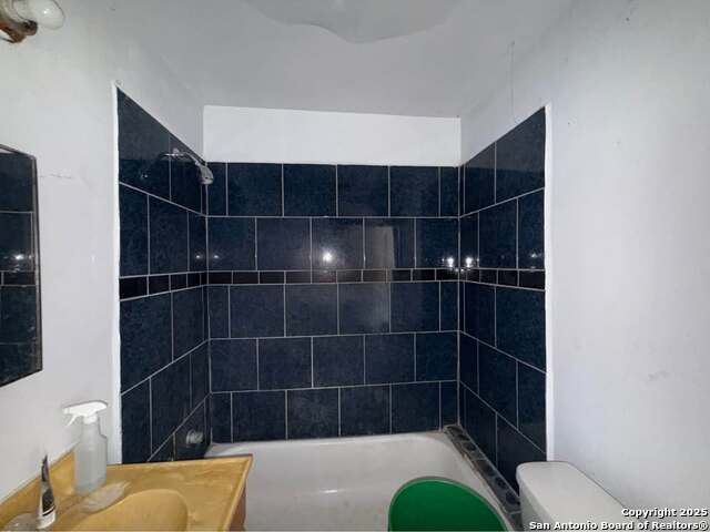 Image 8 of 13 For 6618 Tupper  