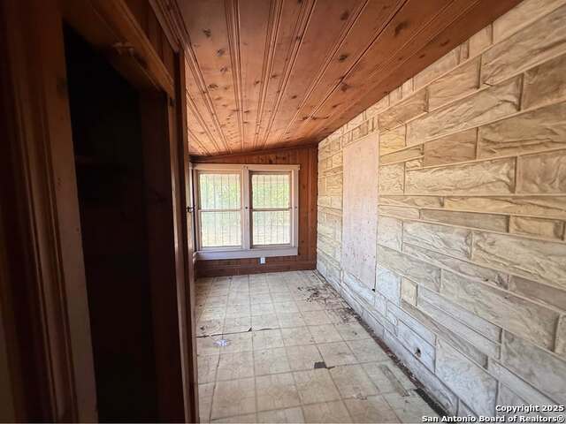 Image 9 of 13 For 6618 Tupper  