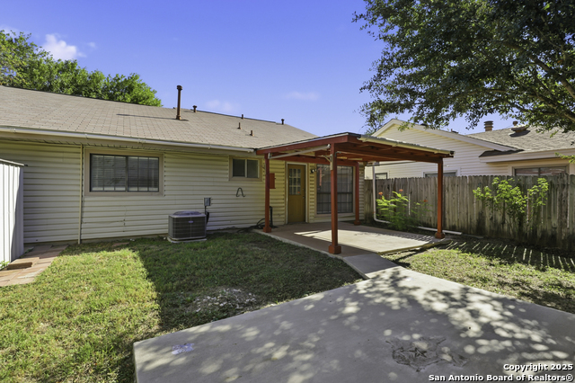 Image 23 of 27 For 6315 Forest Village