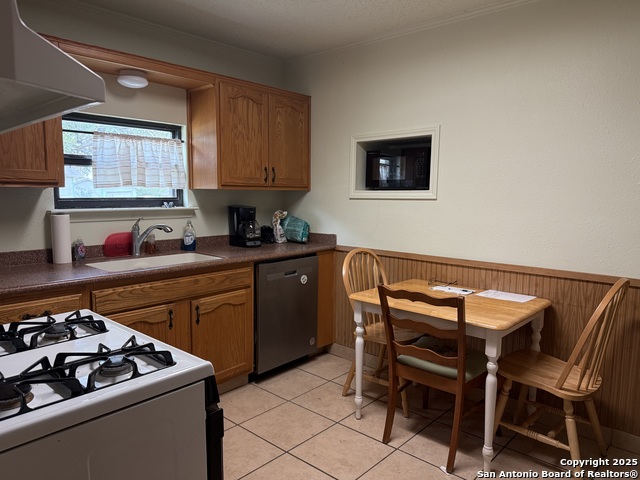 Listing photo id 7 for 510 Bonair Dr