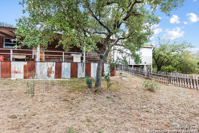 Image 11 of 37 For 596 Oakridge Ln