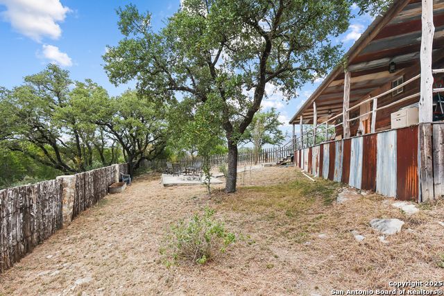 Image 12 of 37 For 596 Oakridge Ln