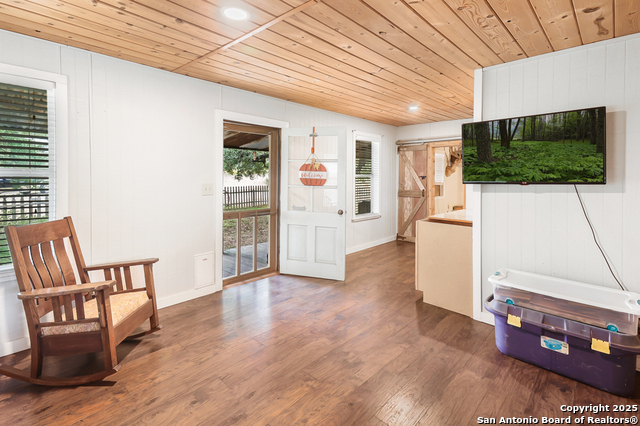 Image 18 of 37 For 596 Oakridge Ln