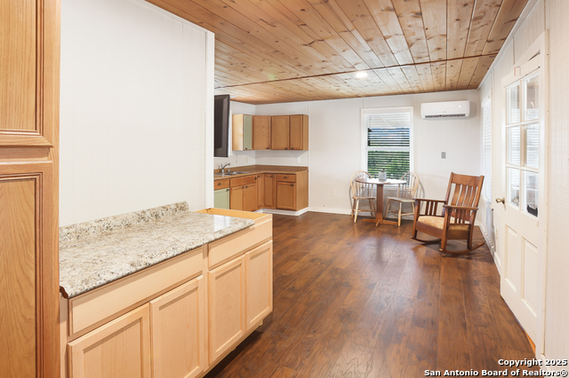 Image 19 of 37 For 596 Oakridge Ln