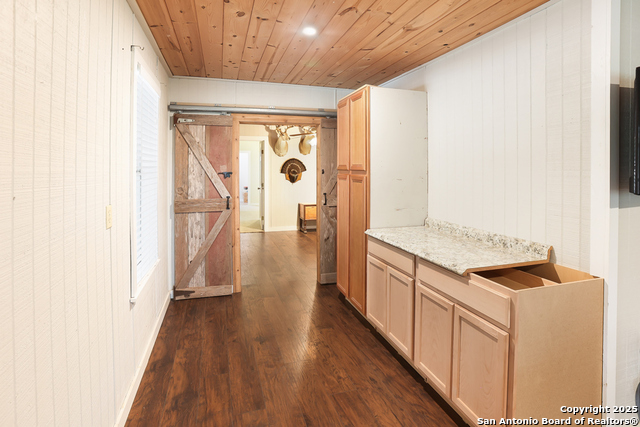 Image 20 of 37 For 596 Oakridge Ln