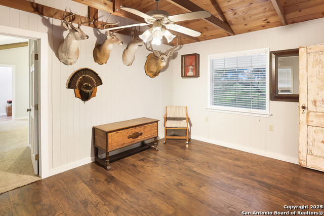 Image 21 of 37 For 596 Oakridge Ln