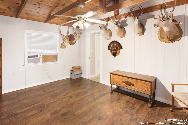 Image 23 of 37 For 596 Oakridge Ln