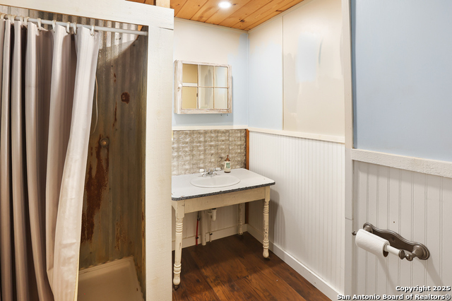 Image 24 of 37 For 596 Oakridge Ln