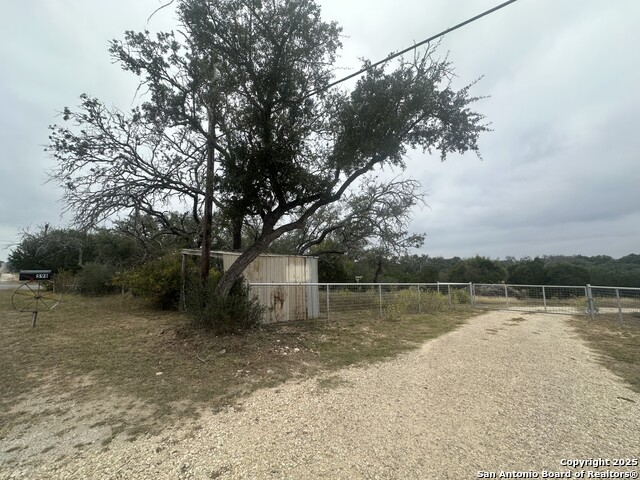 Image 27 of 37 For 596 Oakridge Ln