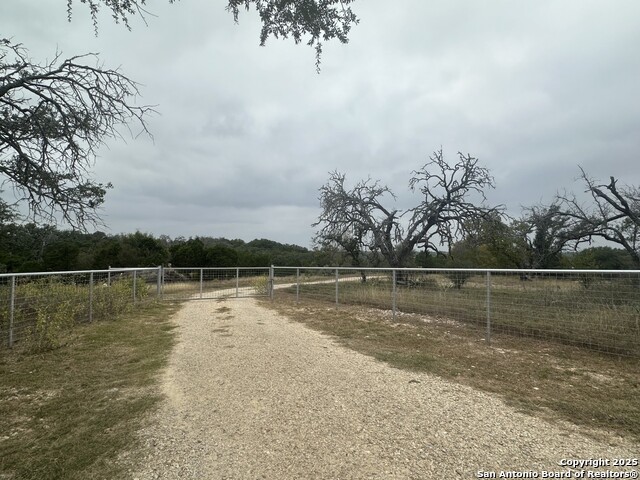 Image 28 of 37 For 596 Oakridge Ln