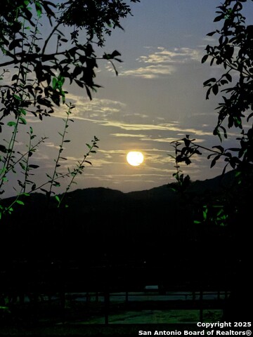 Image 33 of 37 For 596 Oakridge Ln