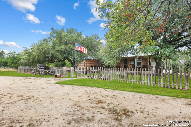 Image 4 of 37 For 596 Oakridge Ln