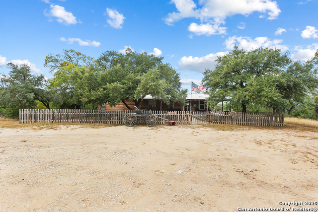 Image 5 of 37 For 596 Oakridge Ln