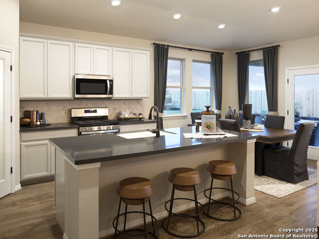 Listing photo id 5 for 962 Earp  