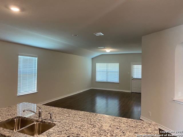 Image 4 of 12 For 416 Red River