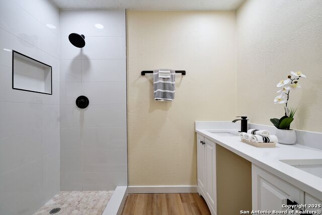 Image 16 of 27 For 300 Ridge Crest Dr