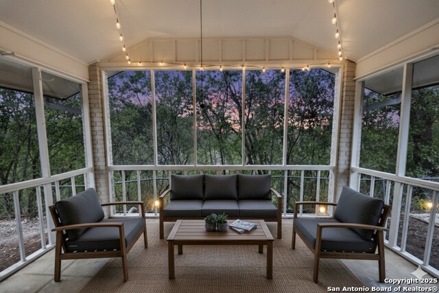 Image 21 of 27 For 300 Ridge Crest Dr