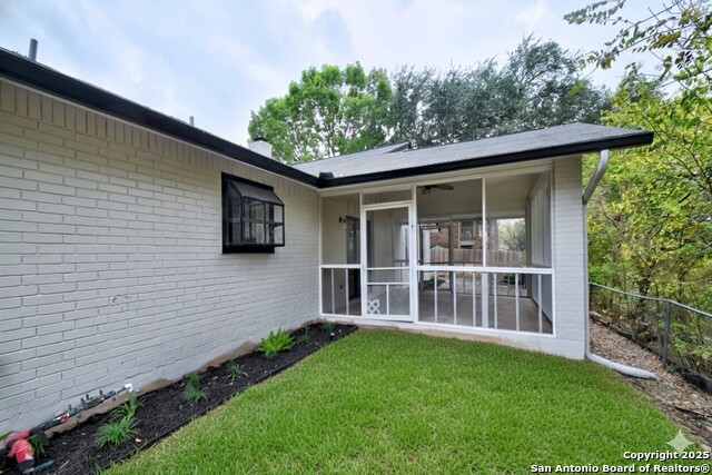 Image 23 of 27 For 300 Ridge Crest Dr