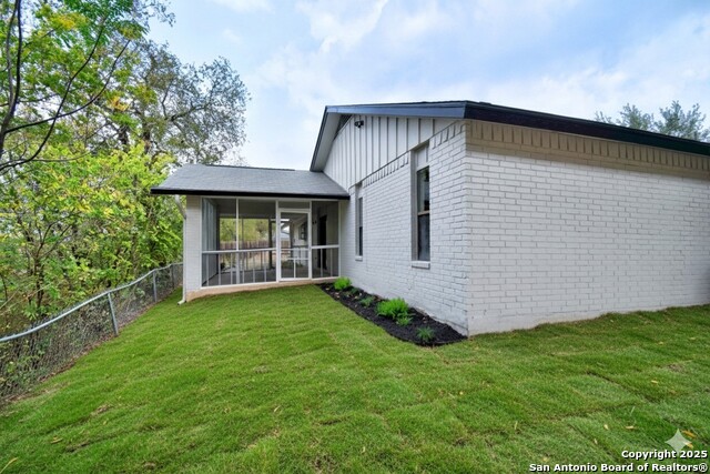 Image 24 of 27 For 300 Ridge Crest Dr