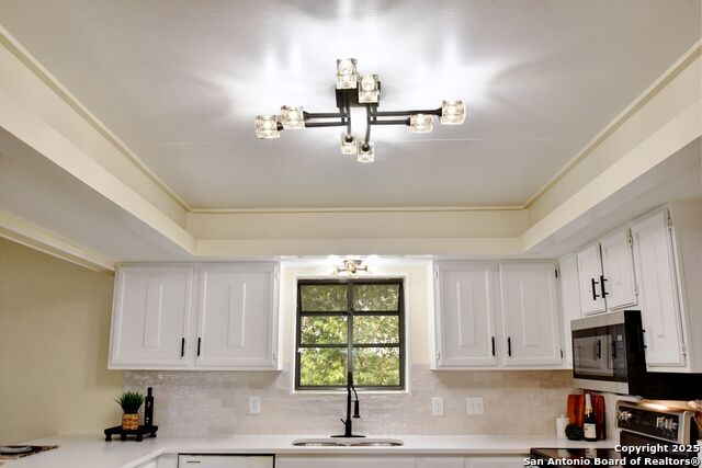 Image 5 of 27 For 300 Ridge Crest Dr