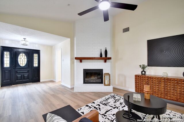 Image 7 of 27 For 300 Ridge Crest Dr