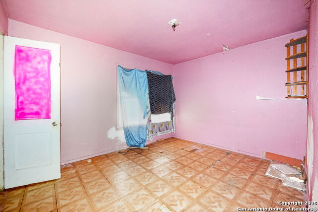 Image 14 of 21 For 1119 Gevers St N