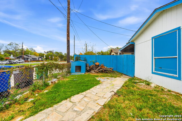 Image 20 of 21 For 1119 Gevers St N