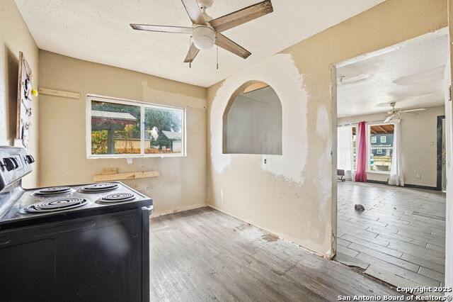 Image 8 of 21 For 1119 Gevers St N