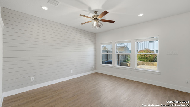 Image 15 of 38 For 223 Sapphire # 1002