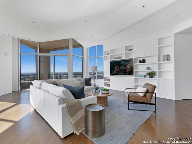 Image 12 of 45 For 4242 Broadway  2001