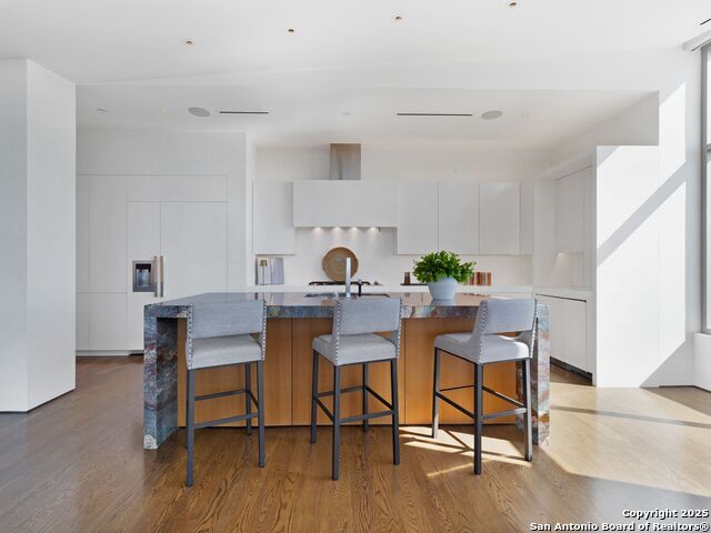 Image 15 of 45 For 4242 Broadway  2001