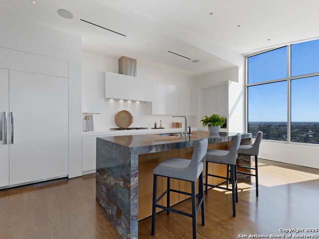 Image 16 of 45 For 4242 Broadway  2001