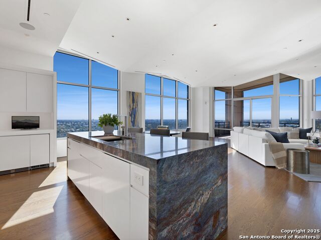 Image 17 of 45 For 4242 Broadway  2001