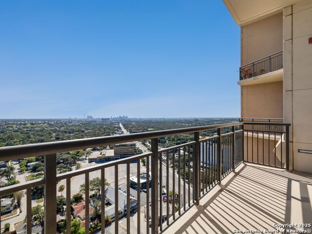 Image 23 of 45 For 4242 Broadway  2001