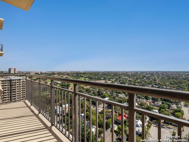 Image 24 of 45 For 4242 Broadway  2001